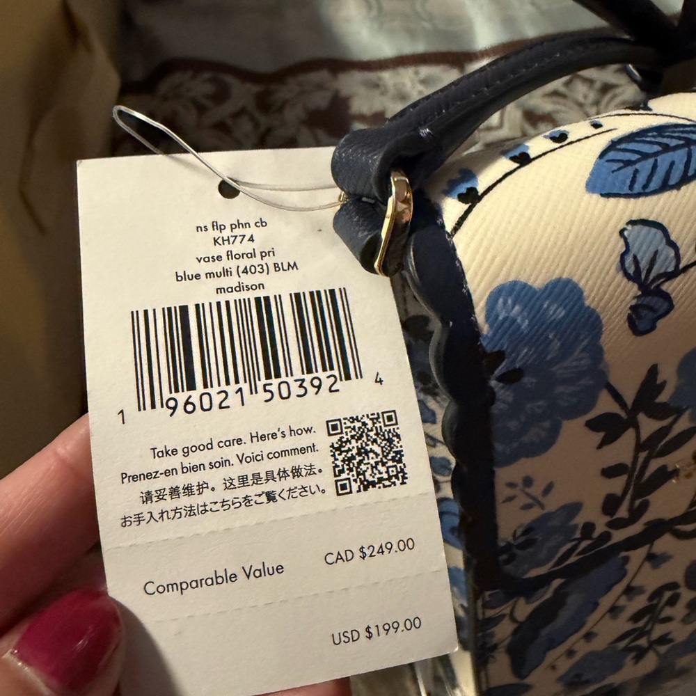 kate spade Blue and White Floral Scallop-Edge Crossbody Phone Bag - Picture 3 of 8